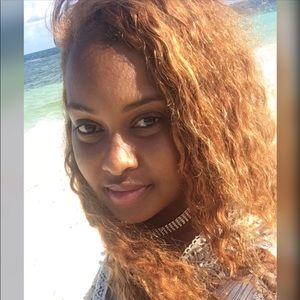 Meet your Posher, Abajia